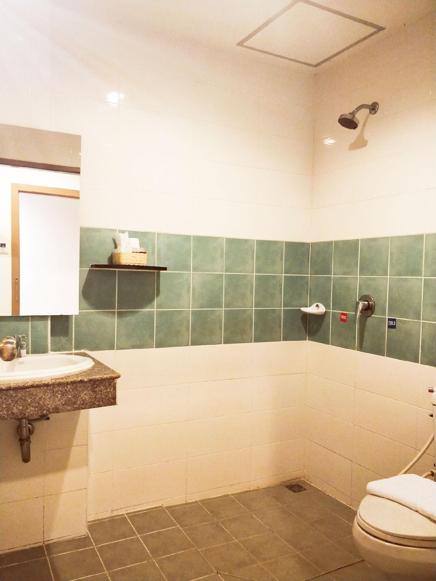 Pimrada Hotel Patong Екстериор снимка
