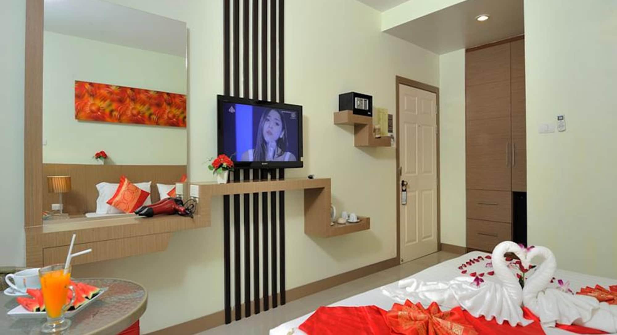 Pimrada Hotel Patong Екстериор снимка