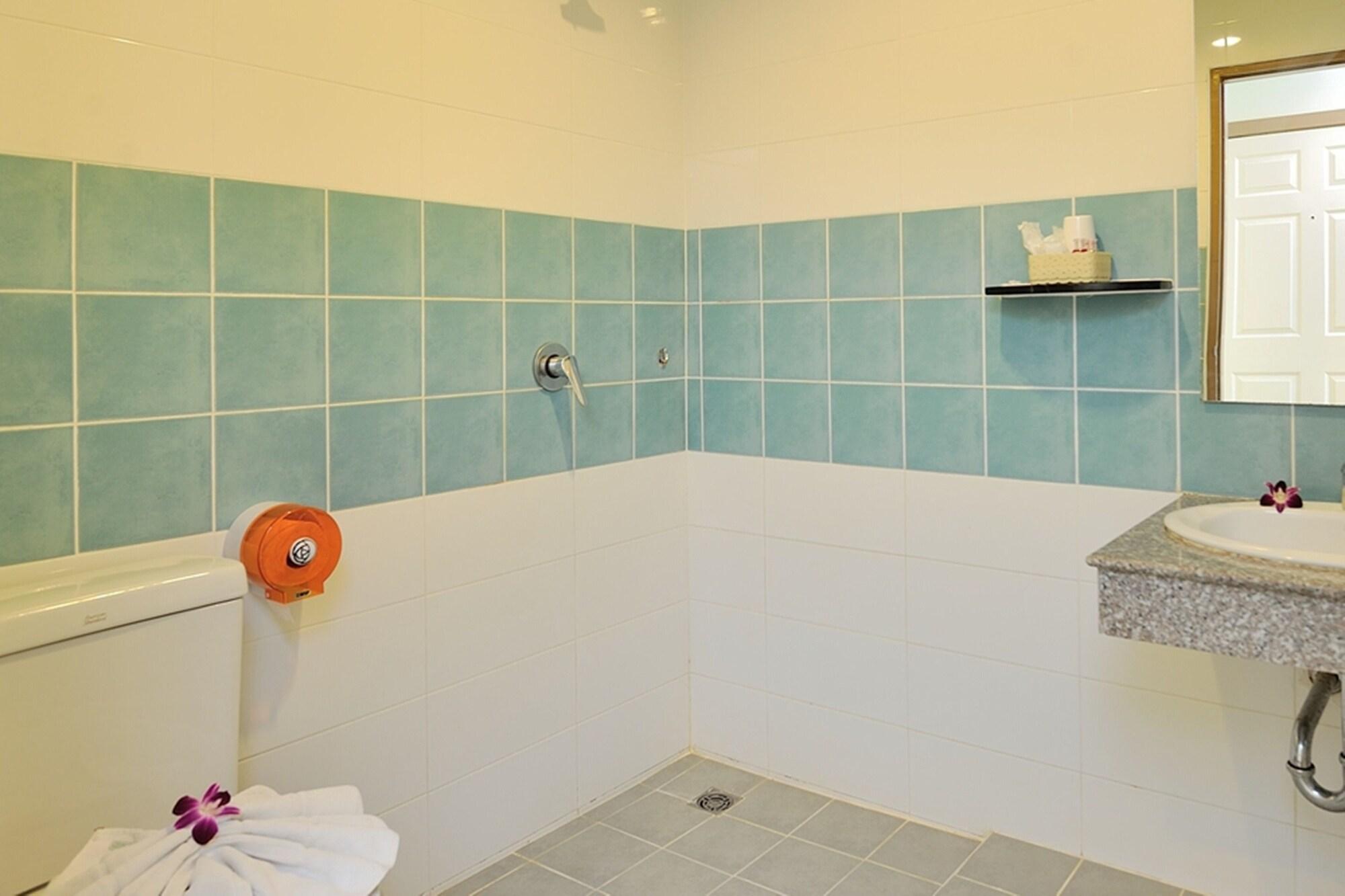 Pimrada Hotel Patong Екстериор снимка