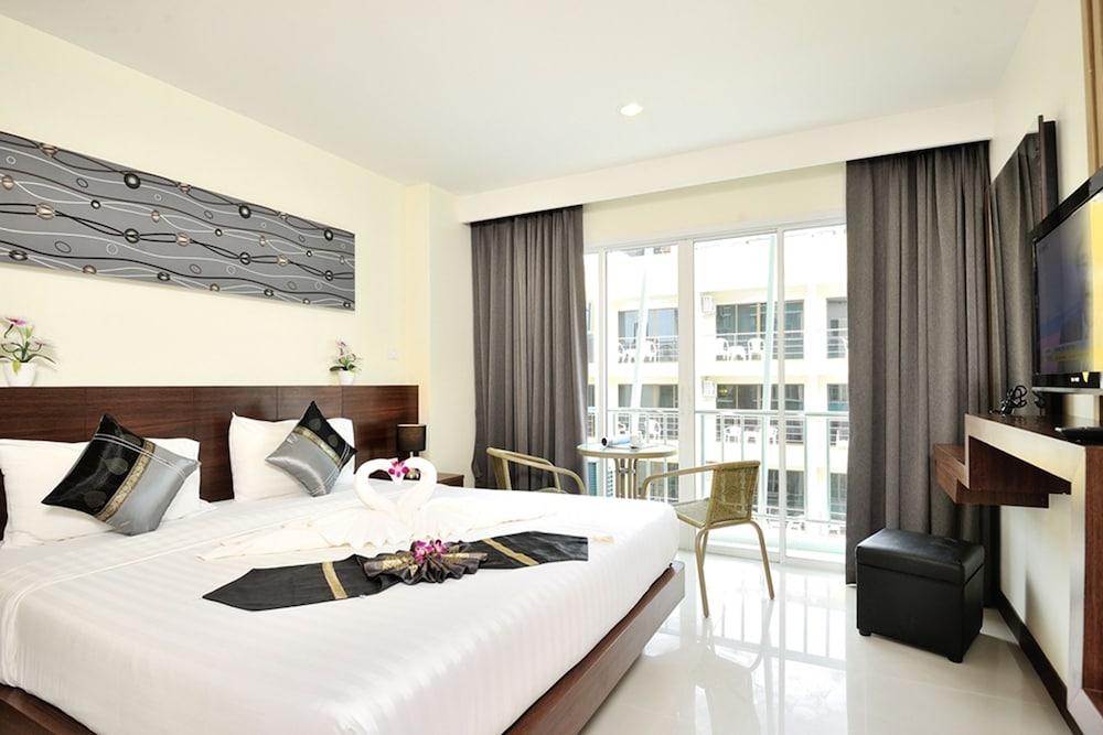 Pimrada Hotel Patong Екстериор снимка