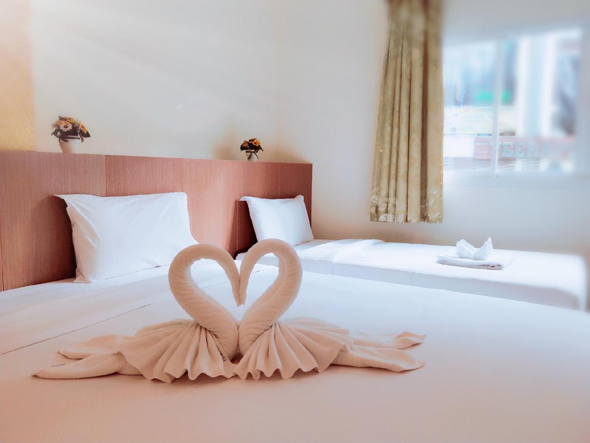 Pimrada Hotel Patong Екстериор снимка