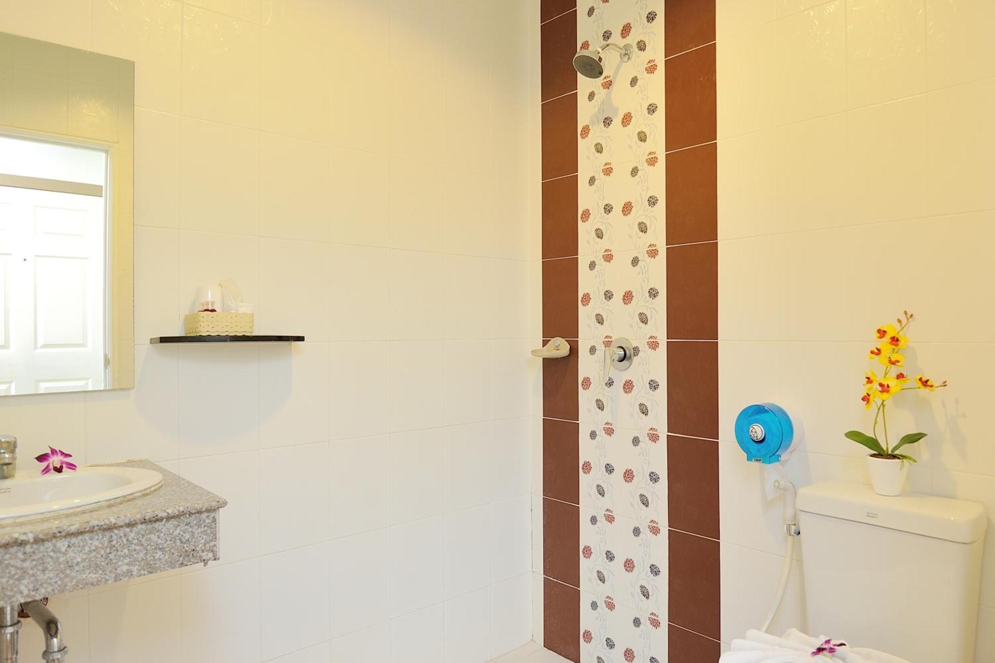 Pimrada Hotel Patong Екстериор снимка