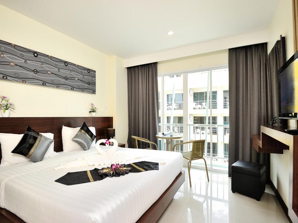 Pimrada Hotel Patong Екстериор снимка