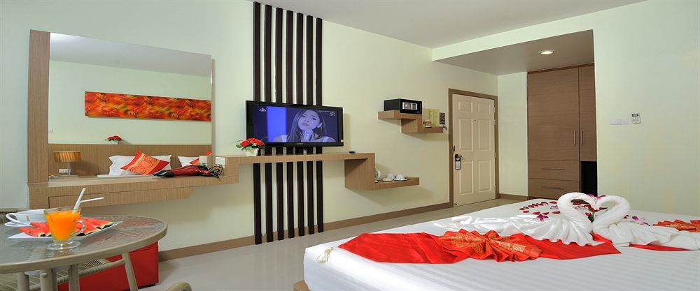 Pimrada Hotel Patong Екстериор снимка