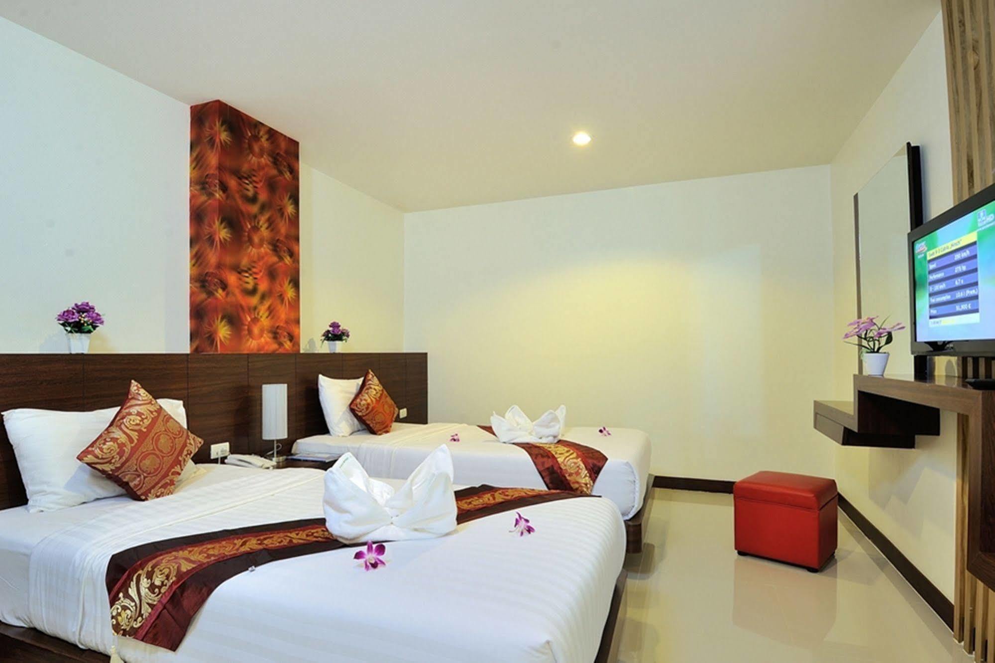 Pimrada Hotel Patong Екстериор снимка