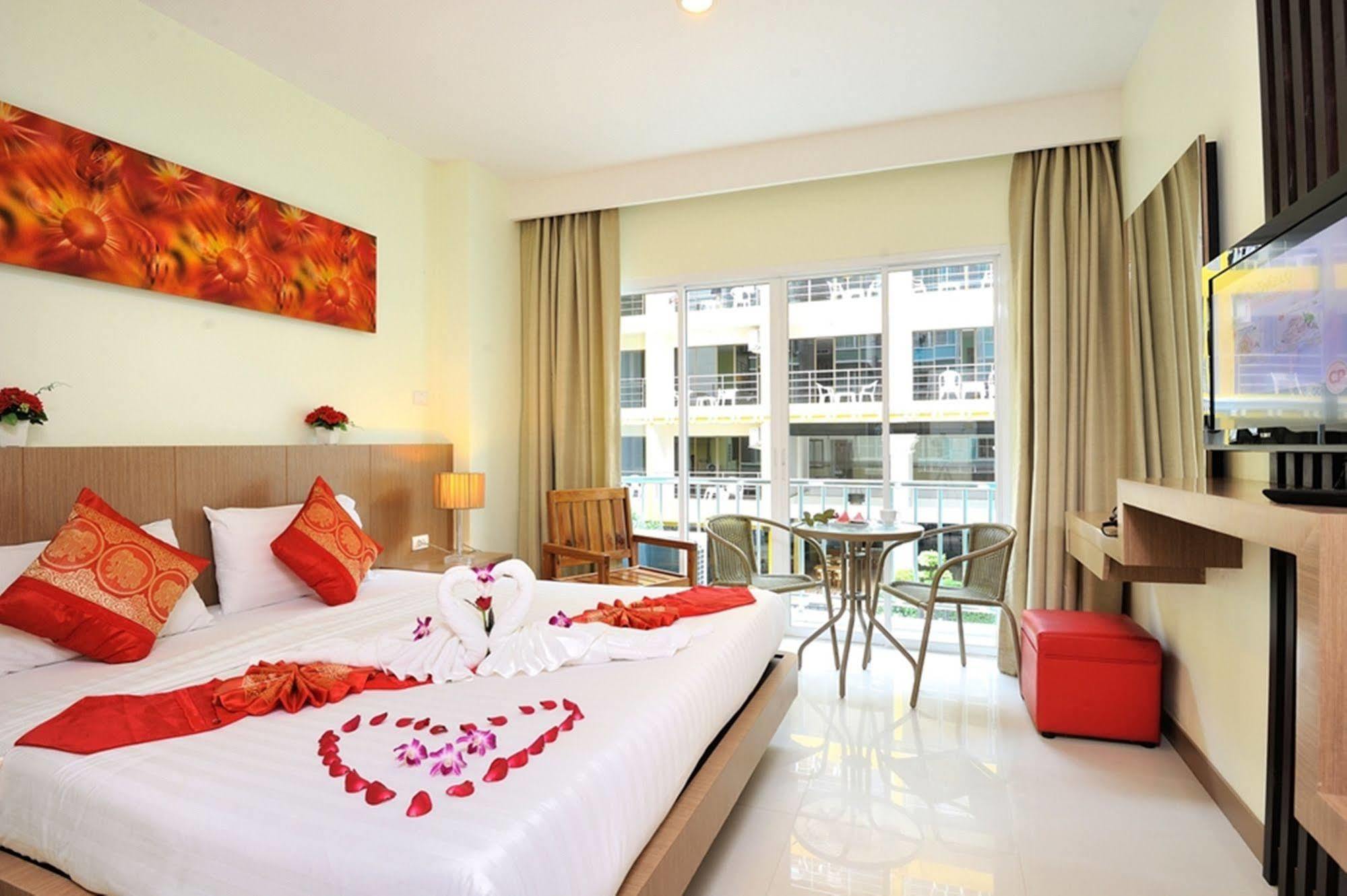 Pimrada Hotel Patong Екстериор снимка